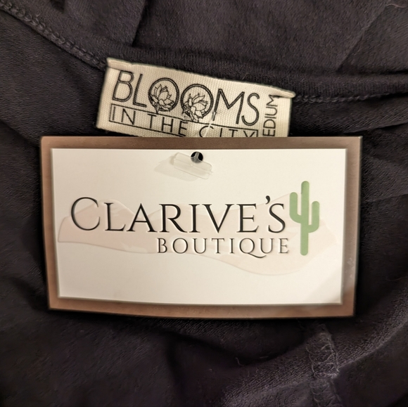 🦇🍂 NWT ! Batwings BLOOMS IN The City Black Belle Sleeve w/ Cold Shoulders - Picture 7 of 9